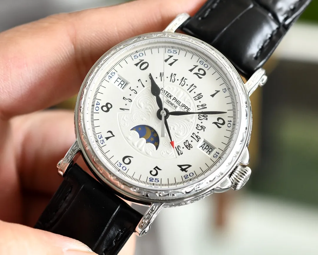 【Top Replica】💰5300! Patek Philippe's classic super complex multi-function 5159 perpetual calendar series watch is elegant! 1⃣️[Wonderful details and advantages] The size of this watch is 38mm. The reasonable size and lug design make it suitable for the public to wear. Whether you have a big wrist or a small wrist, there is no pressure to wear it. Half of it is exposed outside the cuffs when you move. For successful people and business wear, this watch will definitely give you face and confidence. Heart, the feeling of getting started is the comfortable wearing feeling and the weight of a small gold watch. You can all realize that owning it is the real winner in life. This watch is worth [applause][strong][strong][strong][666] 1. Case polishing: In order to pursue the effect of genuine warm and jade-like, PPF watchmakers polish it carefully and work slowly to produce fine work. 2. The connection mechanism between the stamped cover and the shell has a crisp feel that is comparable to the genuine product, and the stamped back cover improves the waterproof performance. 3. The scales and hands are treated with the latest precious metal plating process, and the effect is even better. 4. "Pot lid type" slightly convex sapphire watch mirror, the shape is consistent with the original product, the effect is transparent, and the time can be clearly distinguished. 5. The precious metal stamp is three-dimensional and standard, clear and vivid! 2⃣️【Leading the era of all-in-one computers】Using a customized version of Cal.324 all-in-one computer - thinner, more stable, and more like. The most important thing is that the degree of simulation has skyrocketed. 3⃣️【Strap】Classic Italian calfskin strap with clear texture and good texture. Paired with the top Patek Philippe lantern clasp on the market, it is universal and original without any pressure. Let it have more design elements of formal Patek Philippe [strong][666][666][666]! PPF. Factory is elegant and enduring, timeless classic, low-key and perfect, a gentleman in the watch! Welcome for your tasting! Each watch is delivered with a dedicated adjustment needle, in order to make the majority of watch lovers trust that this high-end product is worth owning🔥